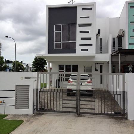 Comfort Holiday Home @ Bukit Indah Johor Bahru Eksteriør billede