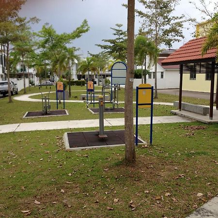 Comfort Holiday Home @ Bukit Indah Johor Bahru Eksteriør billede